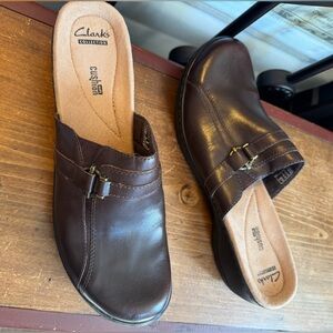 Clarks Brown Leather Slip-On Size 12 N Clog with Gold Buckle Accent.